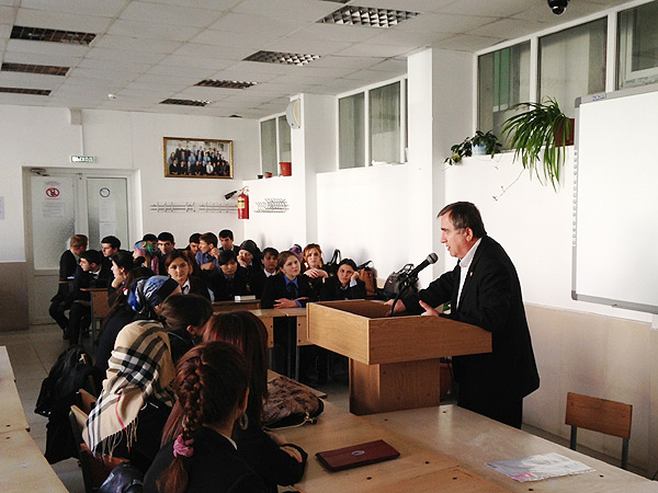 Выступление Руслана Расулова перед студентами филиала Российской правовой академии Министерства юстиции. 